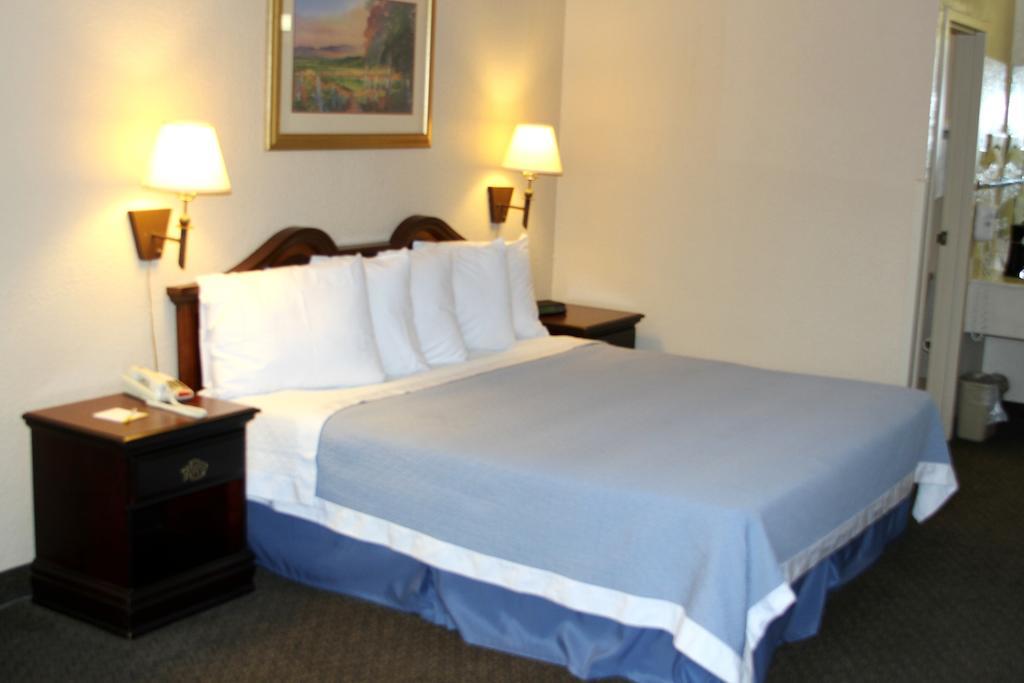 Days Inn By Wyndham Macon I-75 North Habitación foto